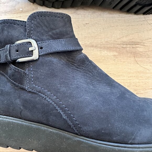 Navy Blue Suede bootie gabor size 8.5 - Picture 4 of 9